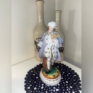 Porcelain figurine depicting an 18th-century gentleman in Rococo attire